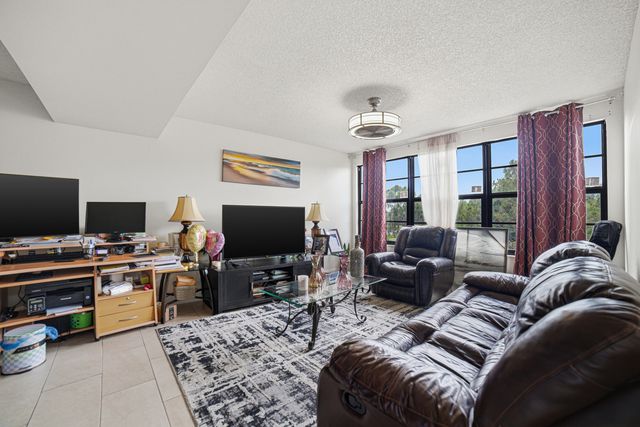 3515 Village Boulevard 304, West Palm Beach, FL 33409