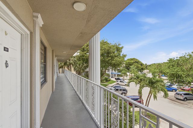 3515 Village Boulevard 304, West Palm Beach, FL 33409