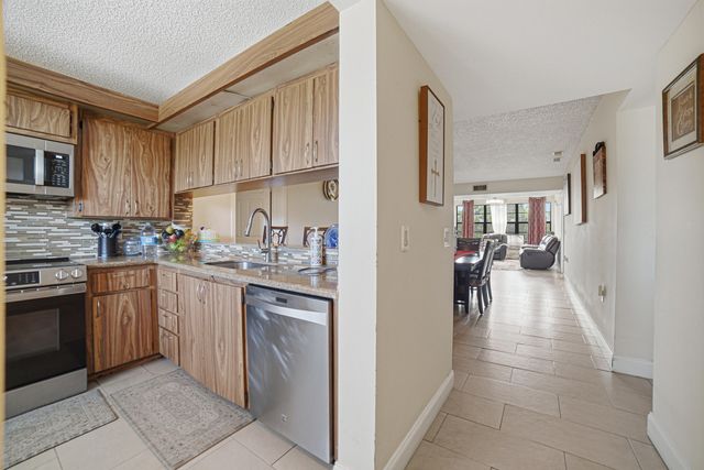 3515 Village Boulevard 304, West Palm Beach, FL 33409