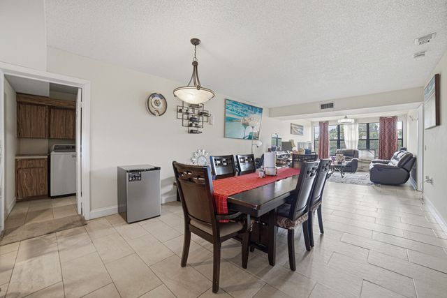 3515 Village Boulevard 304, West Palm Beach, FL 33409