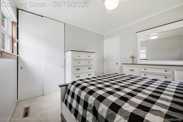22020 Jerome Street, Oak Park, MI 48237