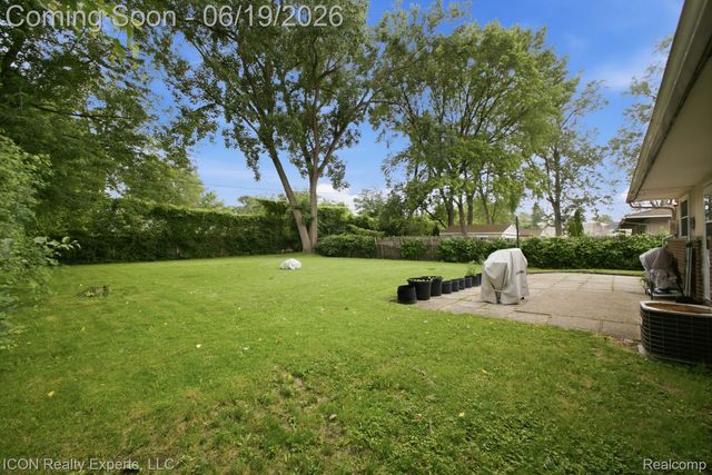 22020 Jerome Street, Oak Park, MI 48237