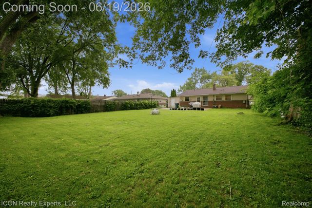 22020 Jerome Street, Oak Park, MI 48237