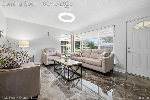 22020 Jerome Street, Oak Park, MI 48237