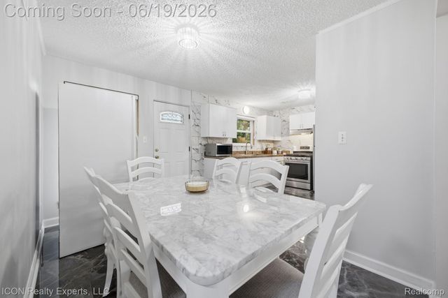 22020 Jerome Street, Oak Park, MI 48237
