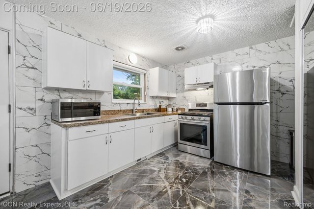 22020 Jerome Street, Oak Park, MI 48237