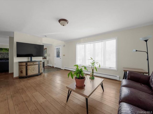 4 23rd Street, Jericho, NY 11753