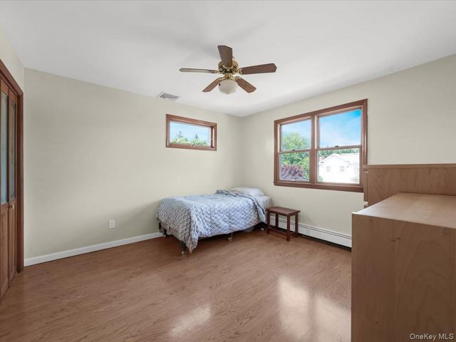 4 23rd Street, Jericho, NY 11753