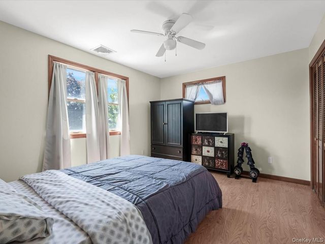 4 23rd Street, Jericho, NY 11753