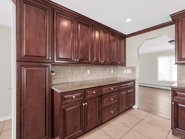 4 23rd Street, Jericho, NY 11753