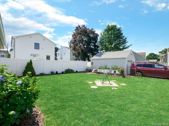 4 23rd Street, Jericho, NY 11753