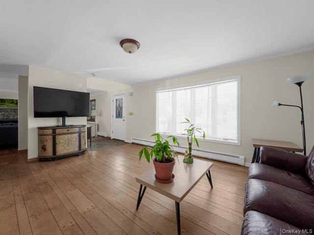 4 23rd Street, Jericho, NY 11753
