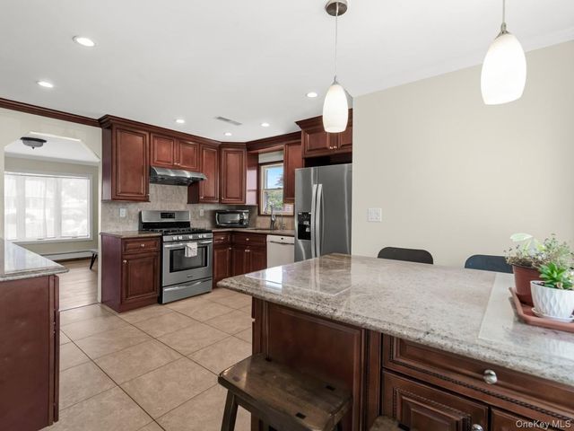 4 23rd Street, Jericho, NY 11753