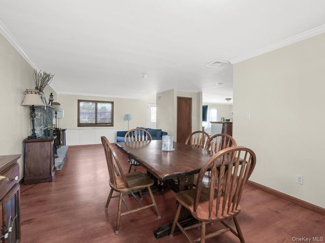4 23rd Street, Jericho, NY 11753