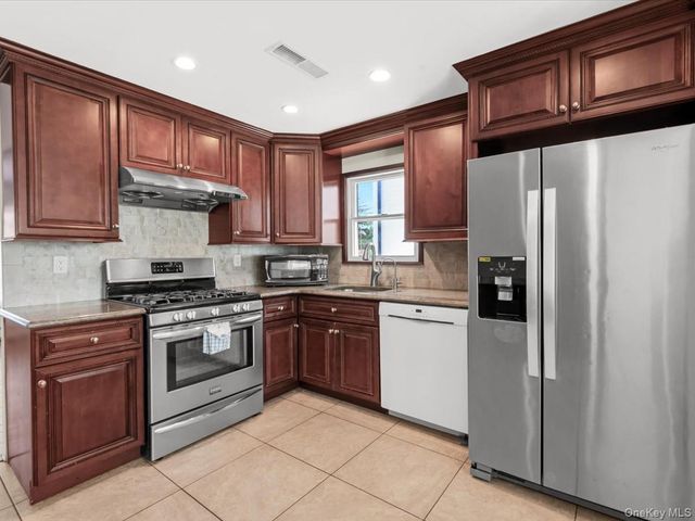 4 23rd Street, Jericho, NY 11753