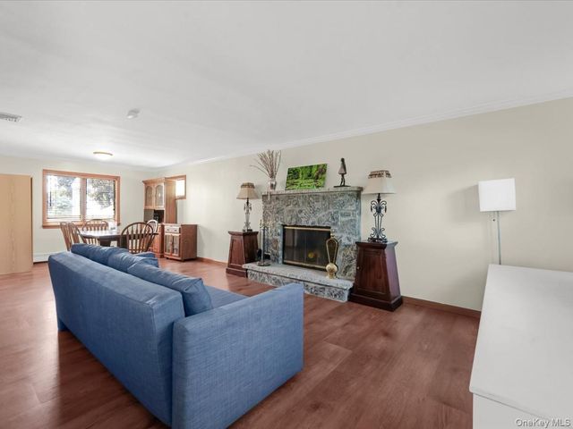 4 23rd Street, Jericho, NY 11753
