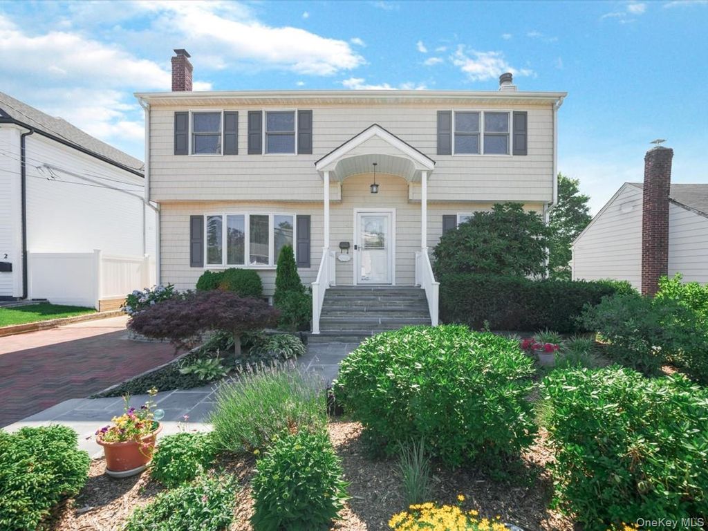 4 23rd Street, Jericho, NY 11753