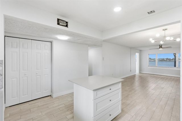 4775 COVE CIRCLE 106, St Petersburg, FL 33708