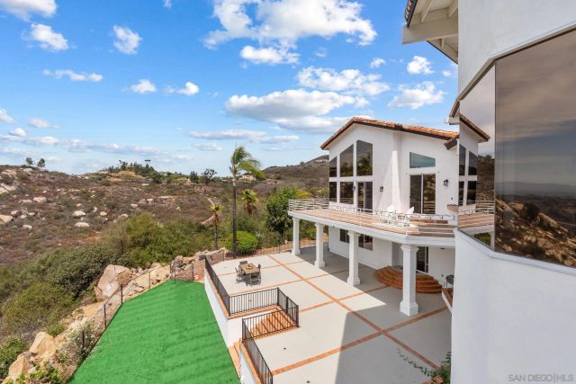 9604 Misty Meadow Lane, Escondido, CA 92026