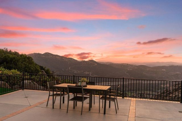 9604 Misty Meadow Lane, Escondido, CA 92026