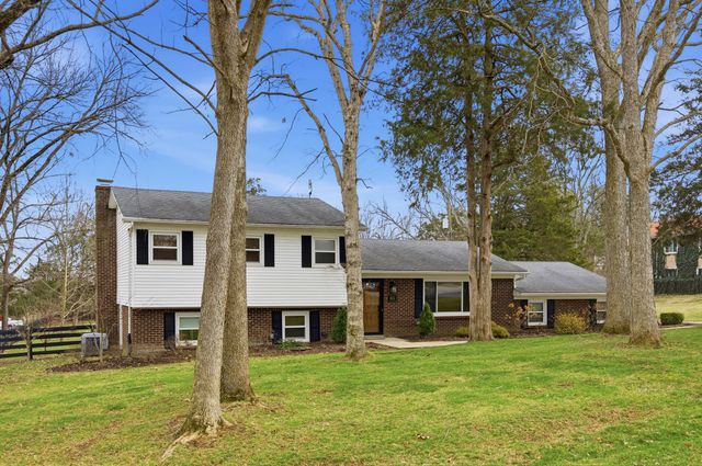 155 Carolyn Lane, Nicholasville, KY 40356