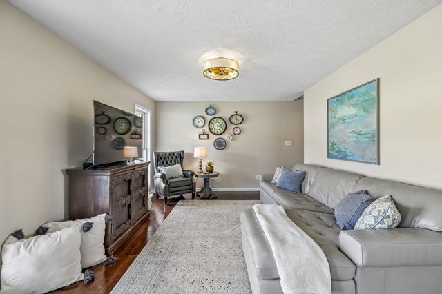 2035 Lassiter Rd, Readyville, TN 37149