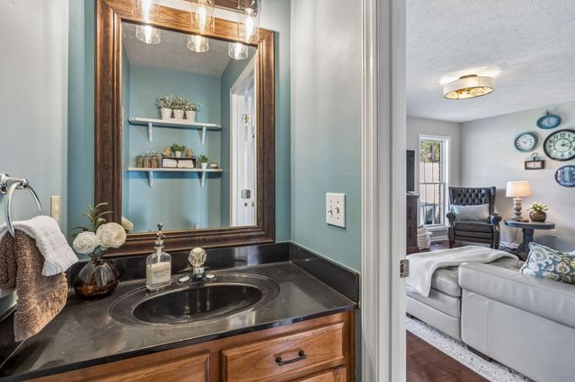 2035 Lassiter Rd, Readyville, TN 37149