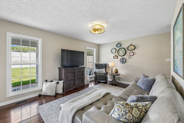 2035 Lassiter Rd, Readyville, TN 37149