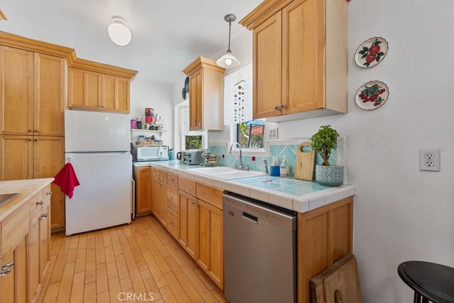 3730 Rose Avenue, Long Beach, CA 90807