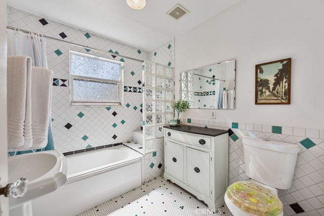 3730 Rose Avenue, Long Beach, CA 90807