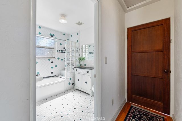 3730 Rose Avenue, Long Beach, CA 90807