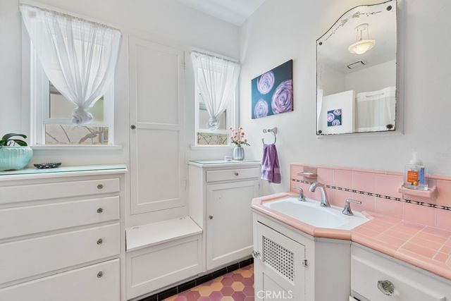 3730 Rose Avenue, Long Beach, CA 90807