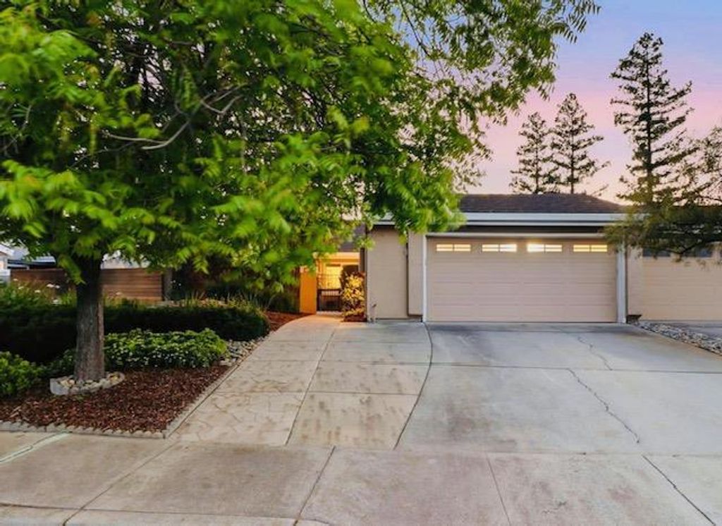Image 2 of property listing at 5231 Leesa Ann Court, San Jose, CA 95124
