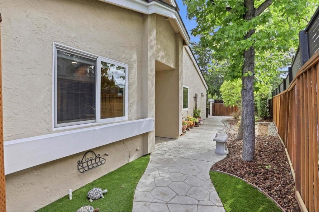 Image 6 of property listing at 5231 Leesa Ann Court, San Jose, CA 95124