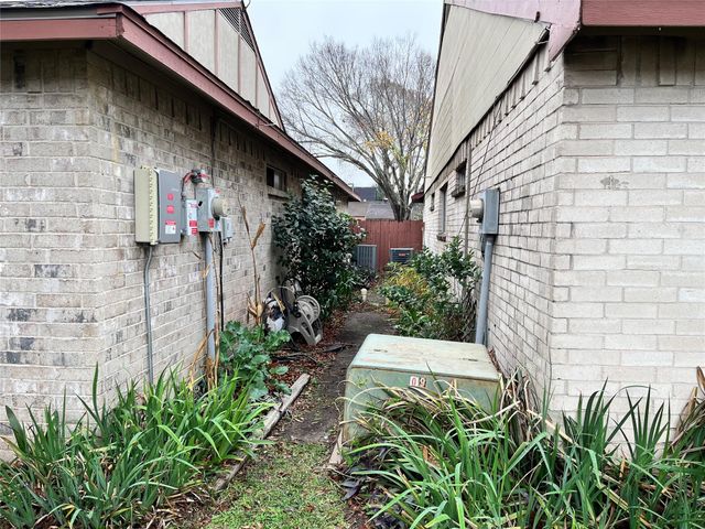 7955 W Airport Boulevard, Houston, TX 77071