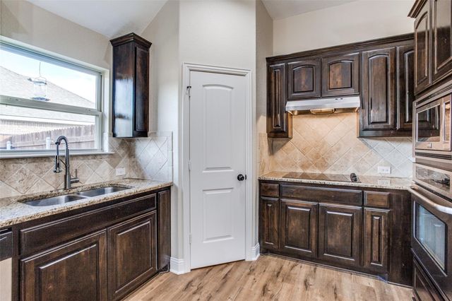 3017 Carlton Parkway, Waxahachie, TX 75165