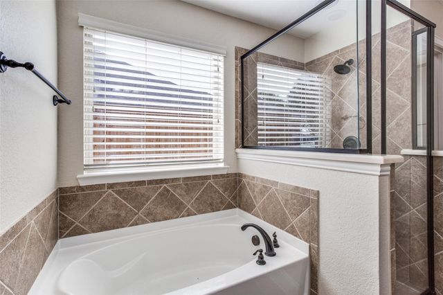 3017 Carlton Parkway, Waxahachie, TX 75165