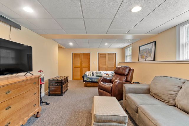 35 Exeter Farms Road, Exeter, NH 03833
