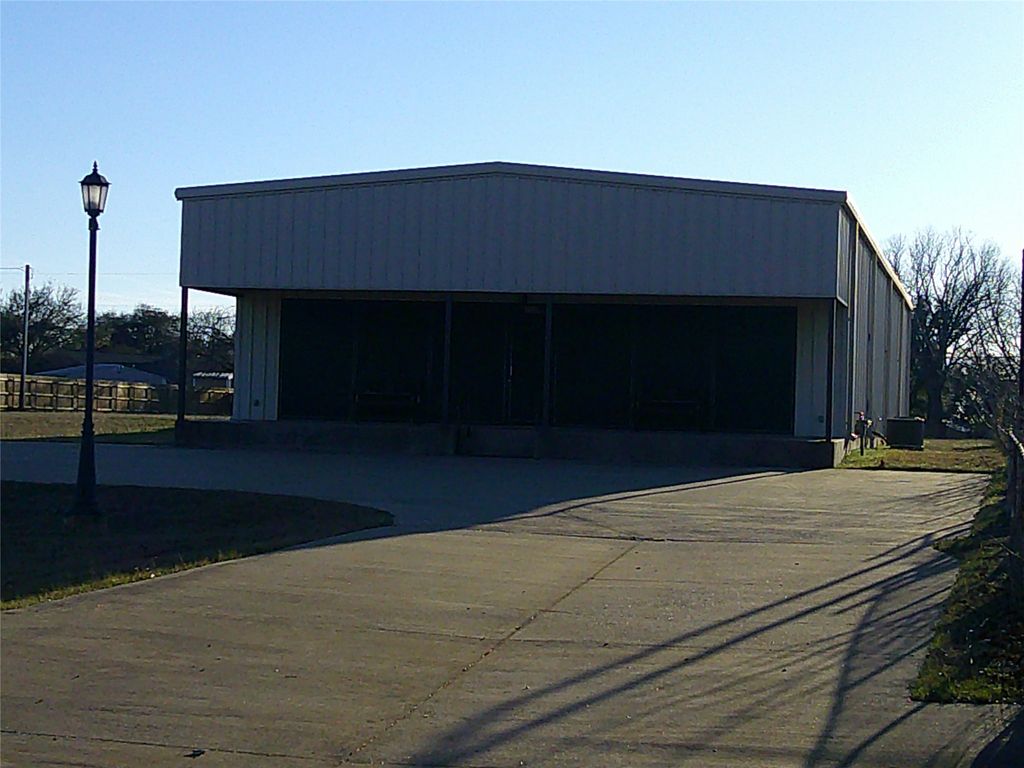 124 S Nolan River Road B, Cleburne, TX 76033 — exterior