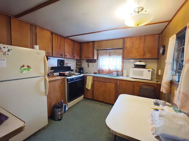 222 Central Street, Sheldon, VT 05483