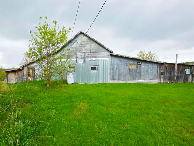 222 Central Street, Sheldon, VT 05483