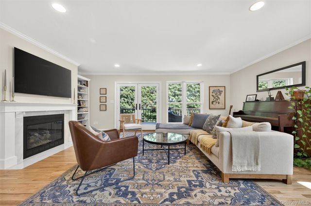 4 Parkridge Court, Huntington, NY 11743