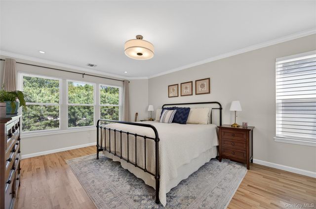 4 Parkridge Court, Huntington, NY 11743
