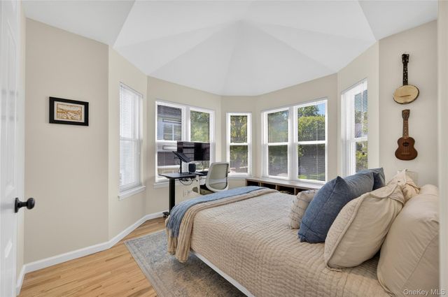 4 Parkridge Court, Huntington, NY 11743