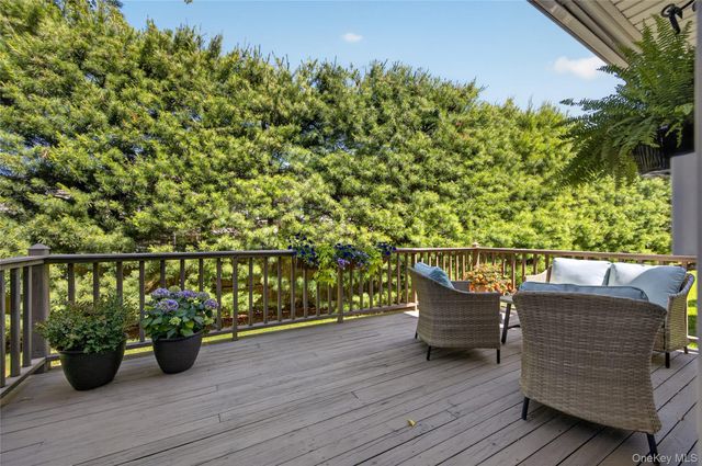 4 Parkridge Court, Huntington, NY 11743