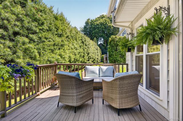 4 Parkridge Court, Huntington, NY 11743