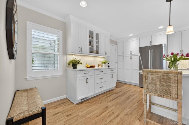 4 Parkridge Court, Huntington, NY 11743
