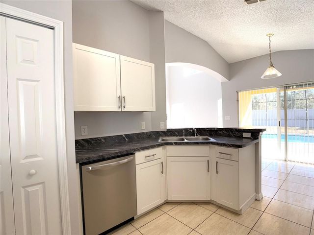 732 CASTERTON CIRCLE, Davenport, FL 33897