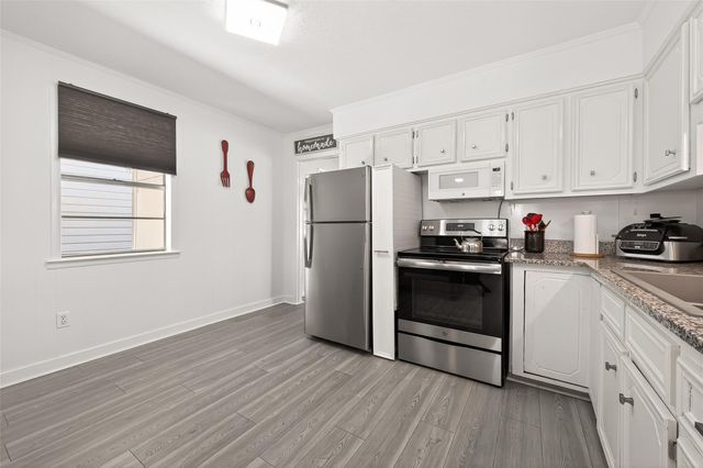 323 Lake Livingston Drive, Livingston, TX 77351