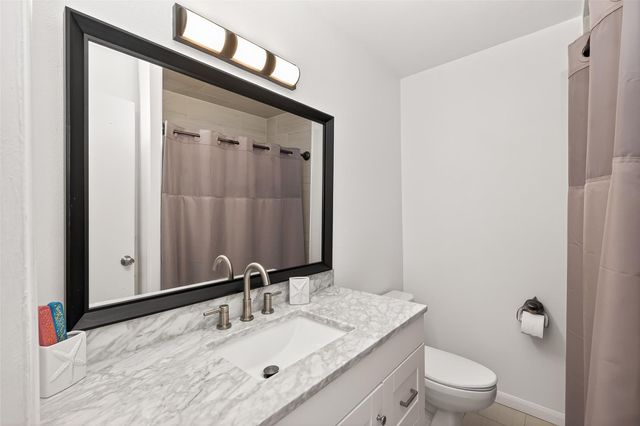 323 Lake Livingston Drive, Livingston, TX 77351